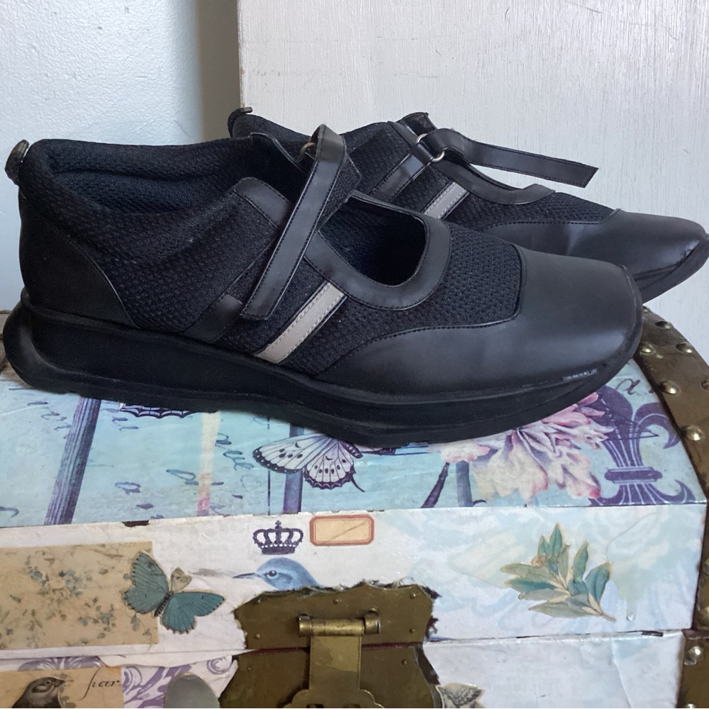 Vintage Wanted square toe sneakers